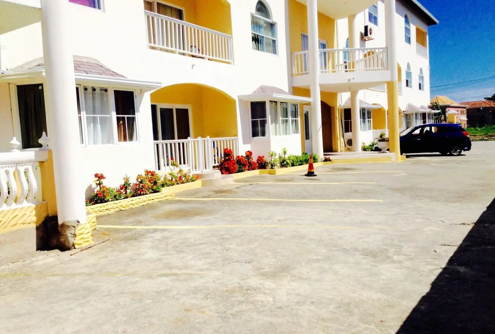 The Palm Apartment St Mary 0*,