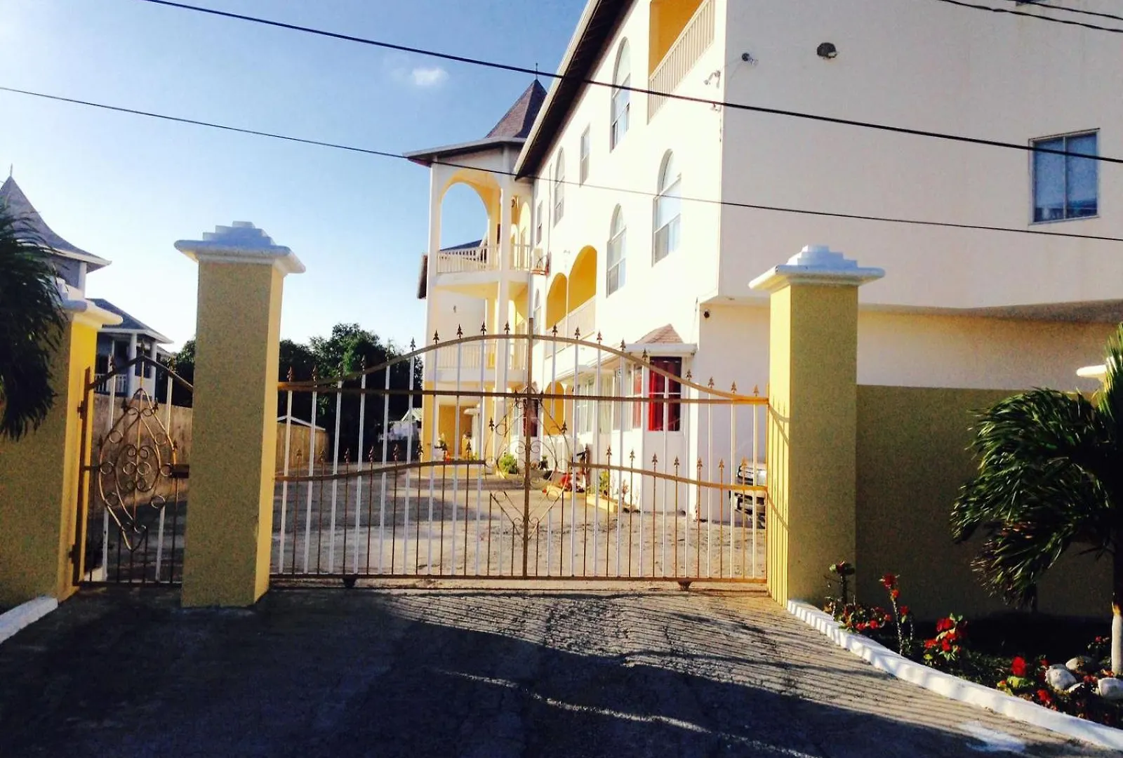 The Palm Apartment St Mary